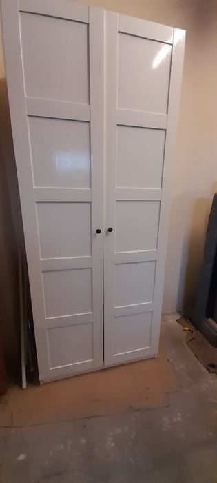 Biała szafa Ikea PAX z wyposażeniem