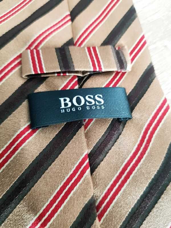 Elegancki krawat jedwabny beżowy Hugo Boss brąz beż czerwień połysk