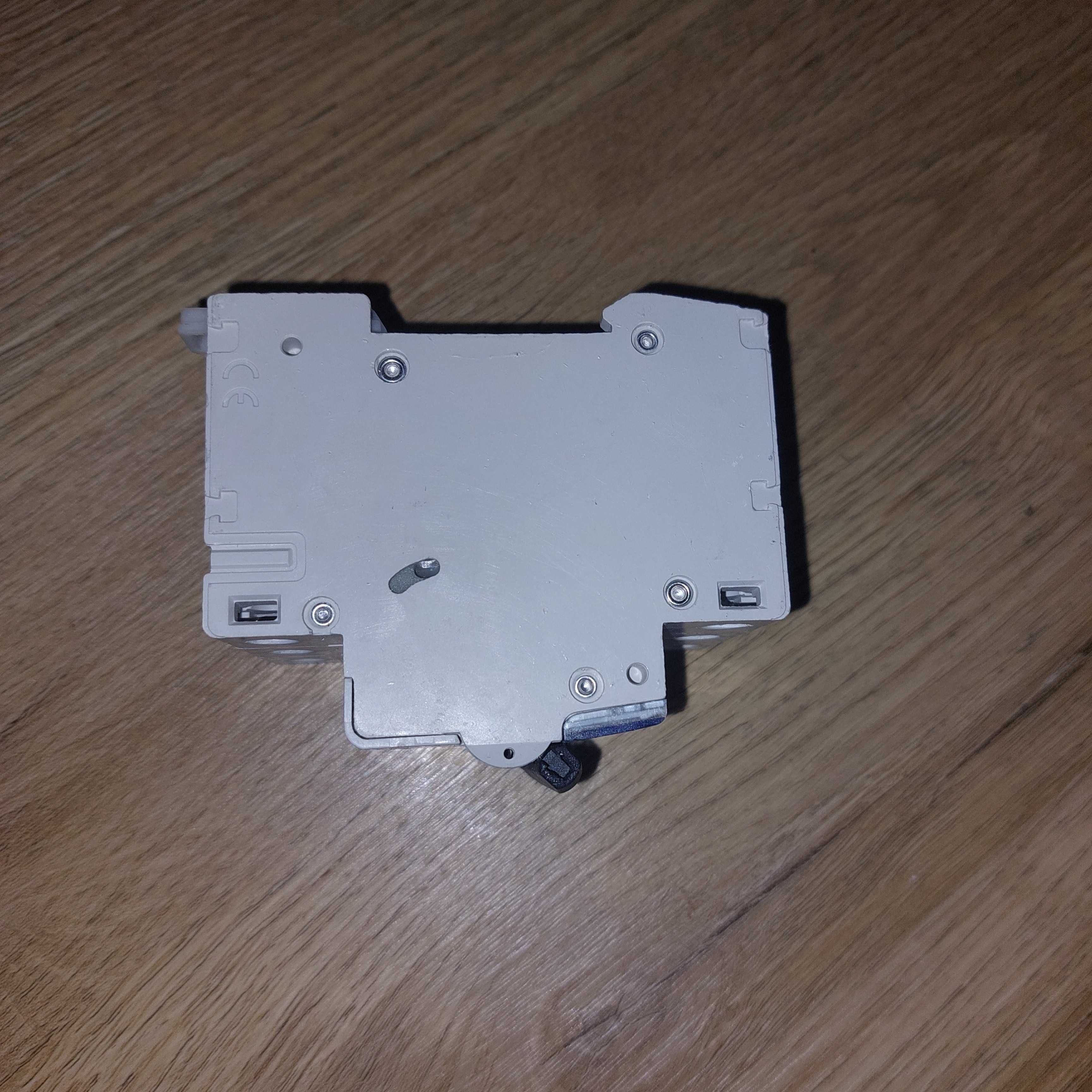 Wyłącznik nadprądowy Legrand S 303 C10A