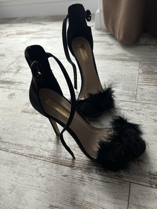 Босоніжки з пухшком