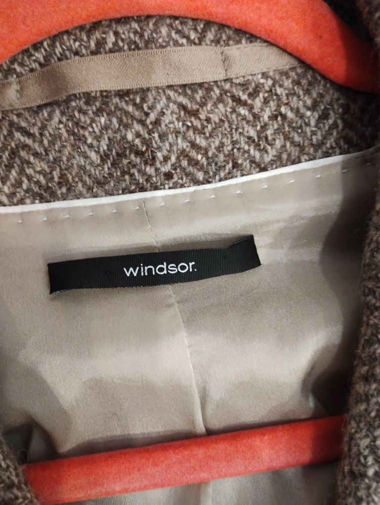 Wełniano-jedwabny żakiet damski plus size.