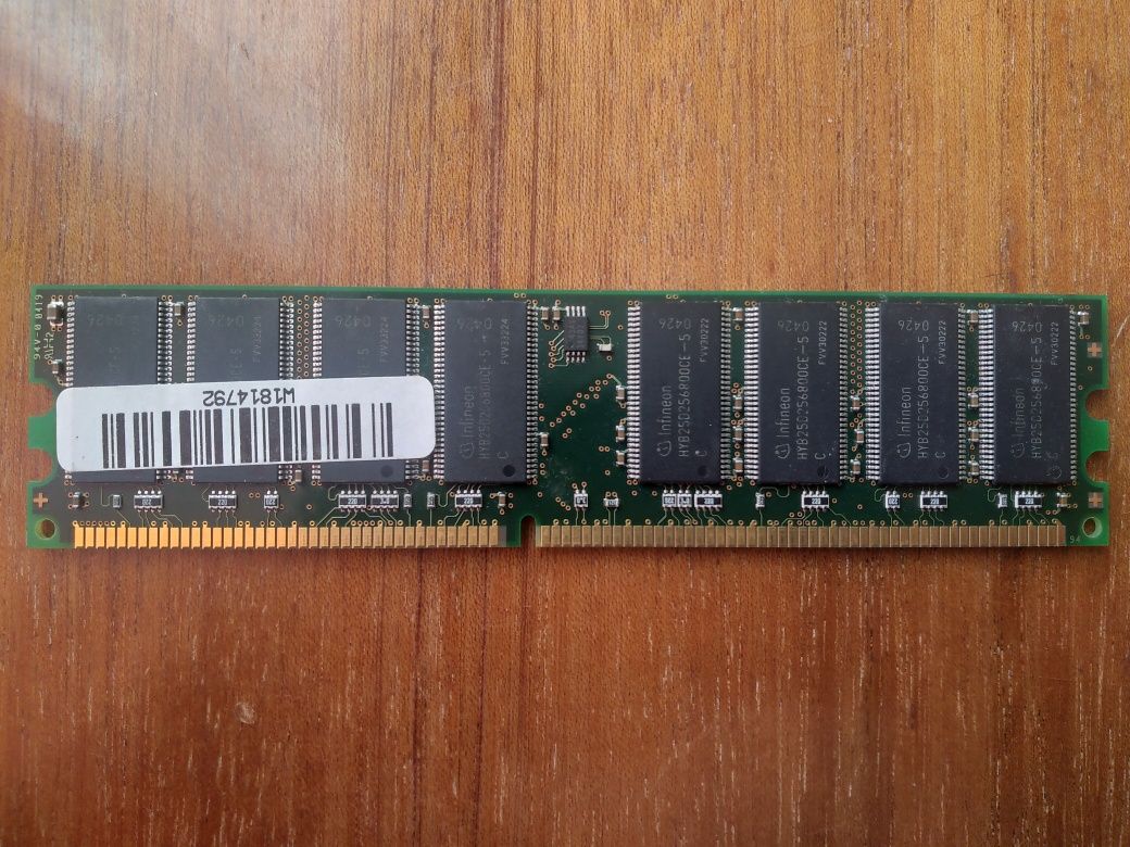 ОЗП Infineon PC3200U-30330-B0