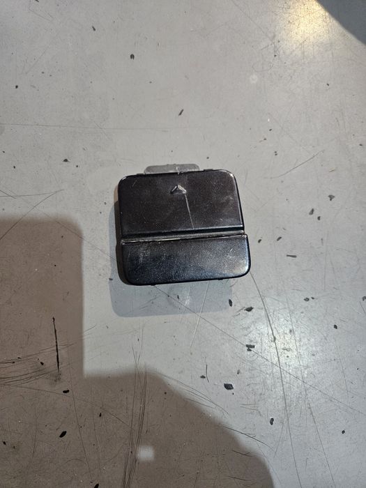 Zaślepka zderzaka tył Bmw E60 E61 zatyczka ucha holowniczego plastik