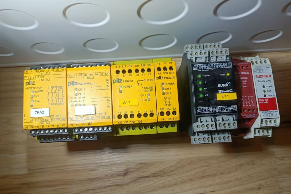 Idec HR1S-AC przekaźnik bezpieczeństwa moduł