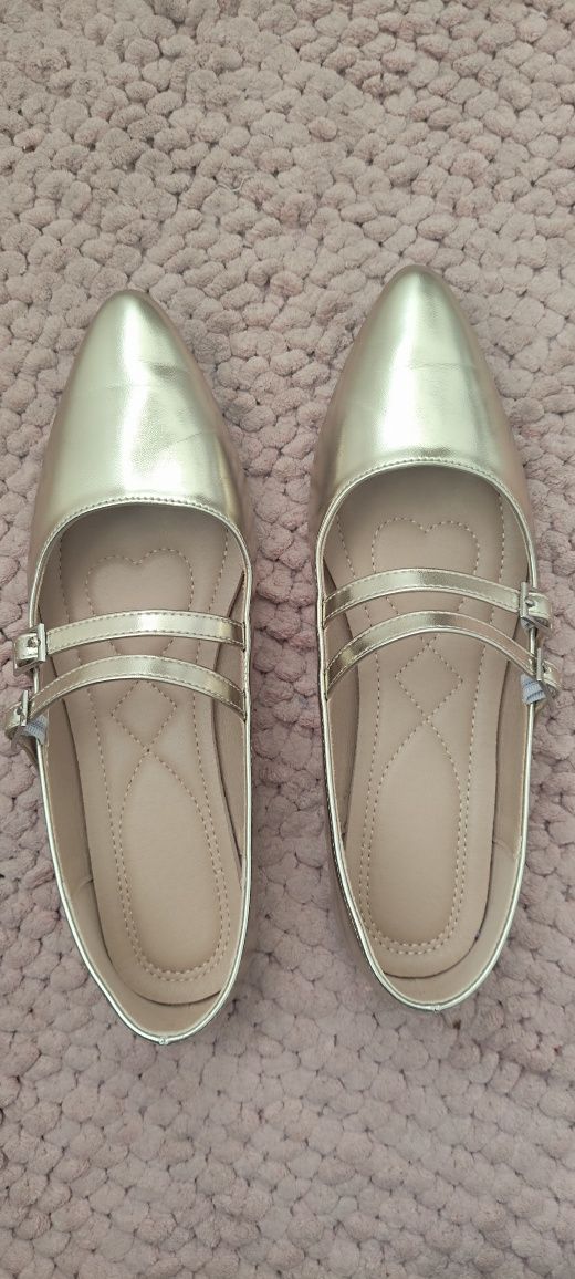 Sapatos dourados