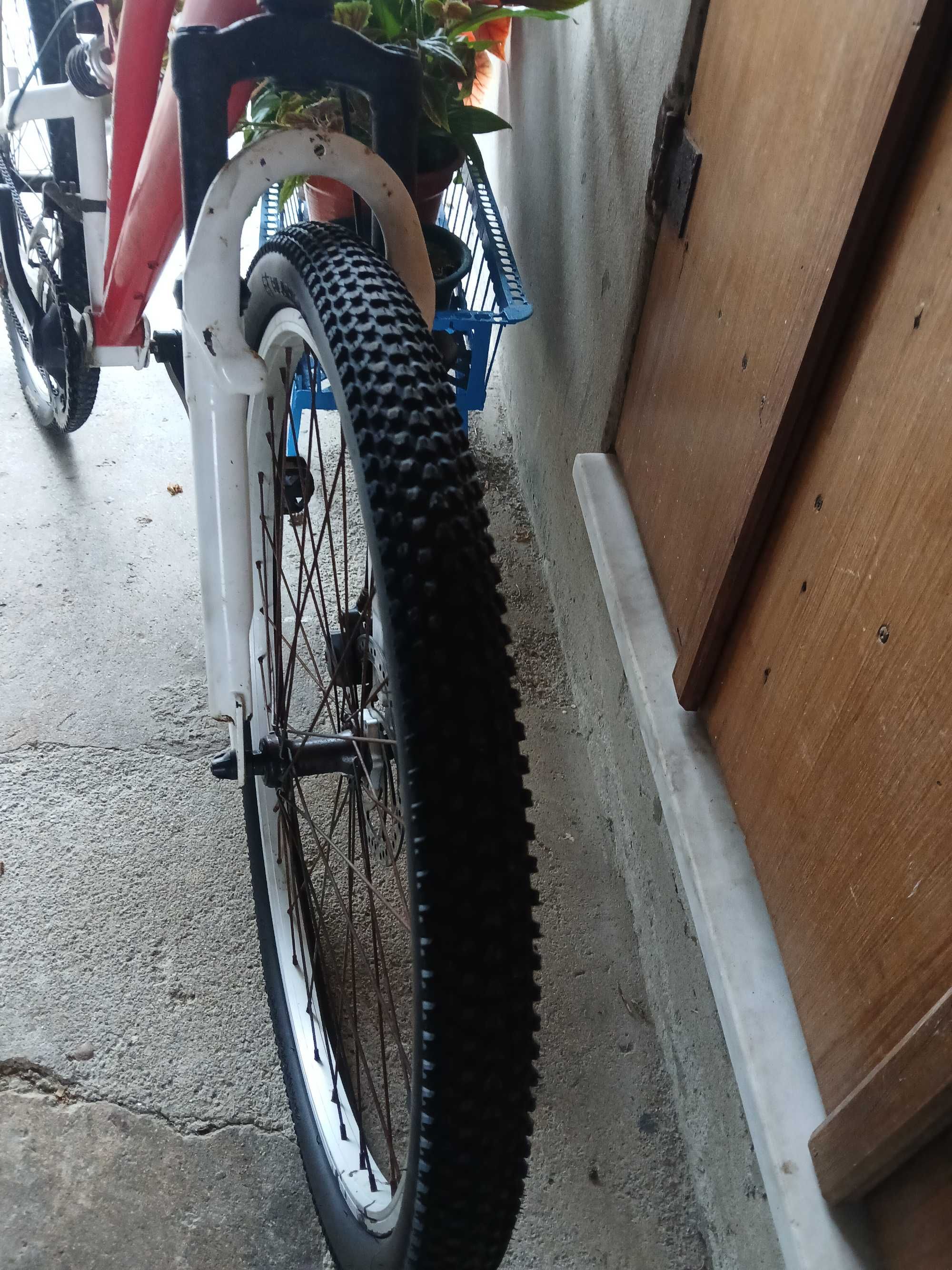 Bicicleta em estado satisfatório