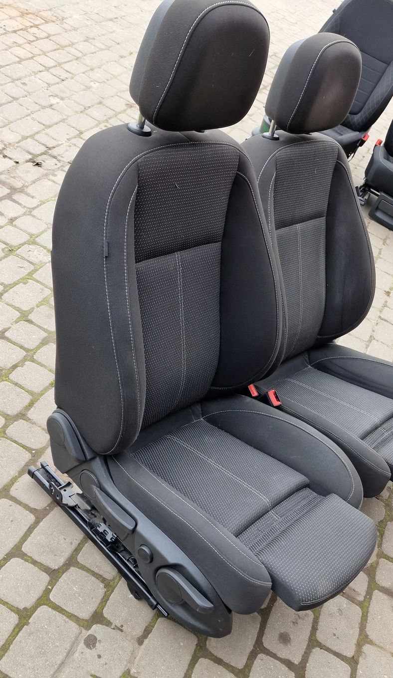 FOTEL PRZÓD PRAWY LEWY REGULOWANY GRZANY OPEL ASTRA IV KOMBI