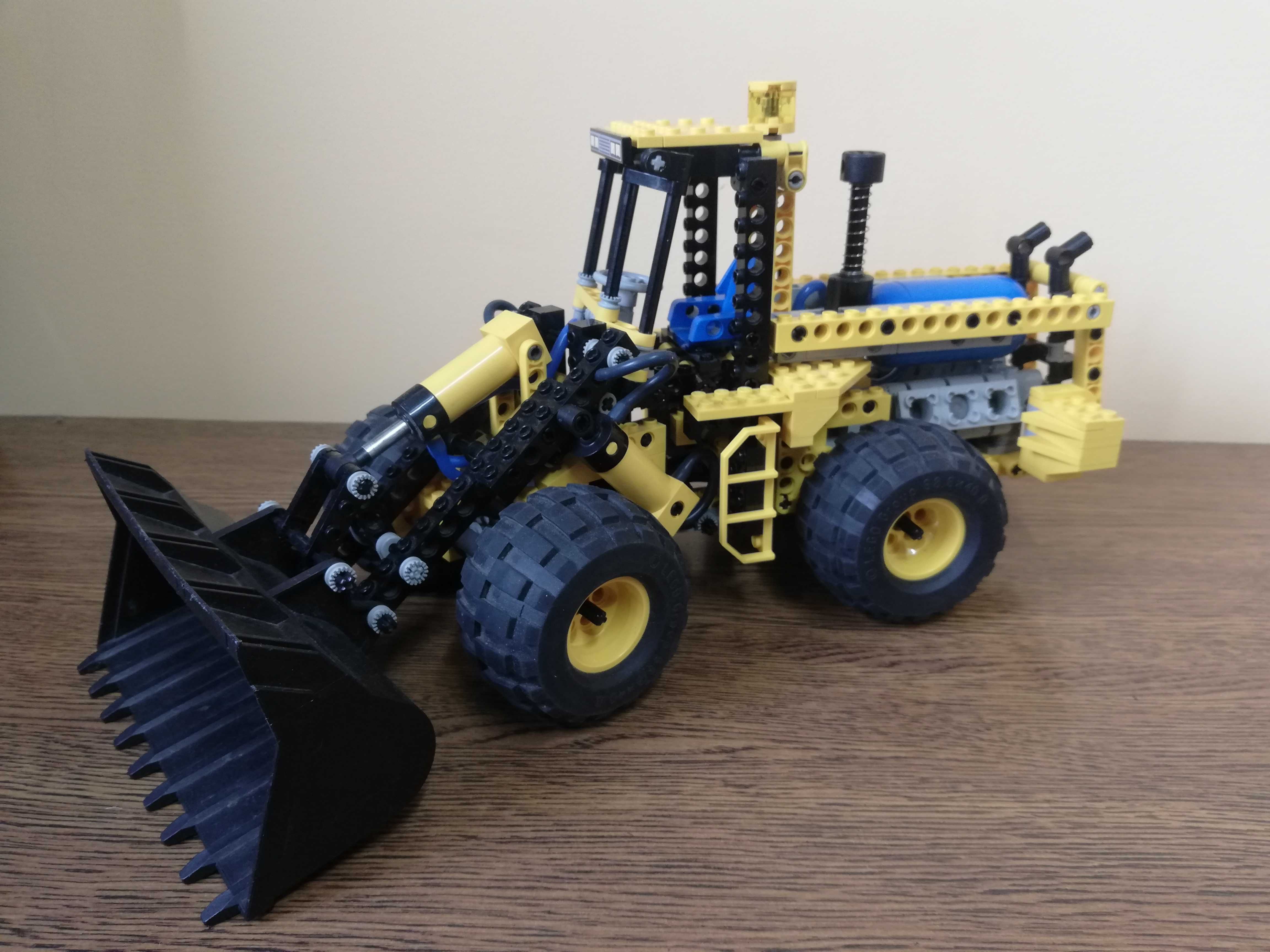 LEGO Technic 8459 Pneumatic Front End Loader