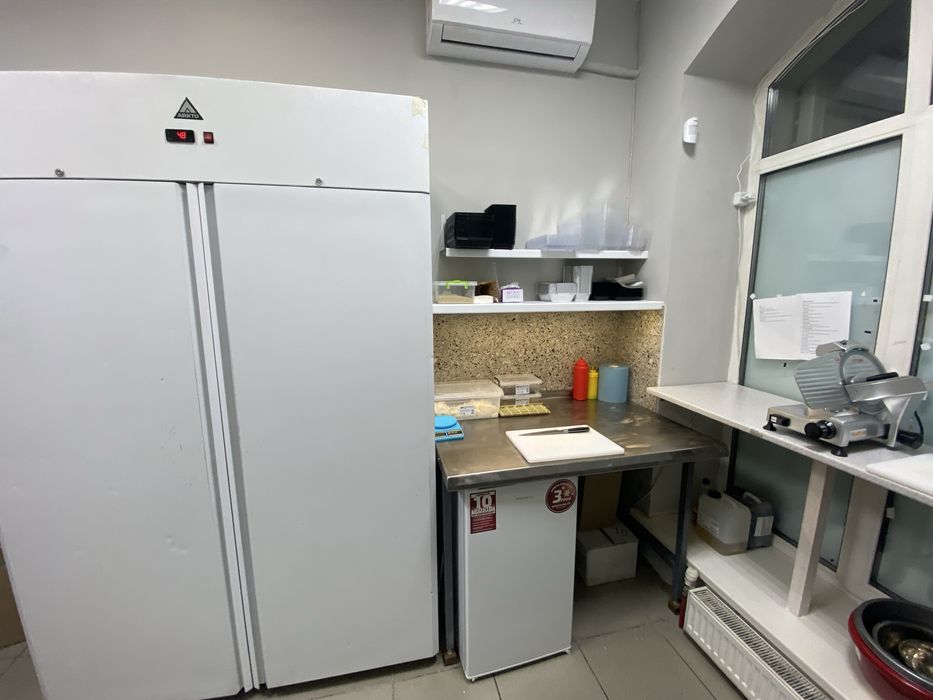 Продам холодильну шафу 2000 в 146 ш Вишневе