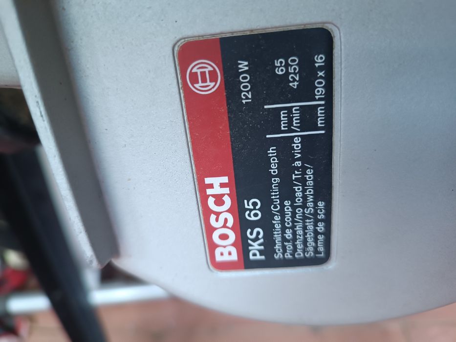 Wyrzynarka tarczowa plus stół Bosch