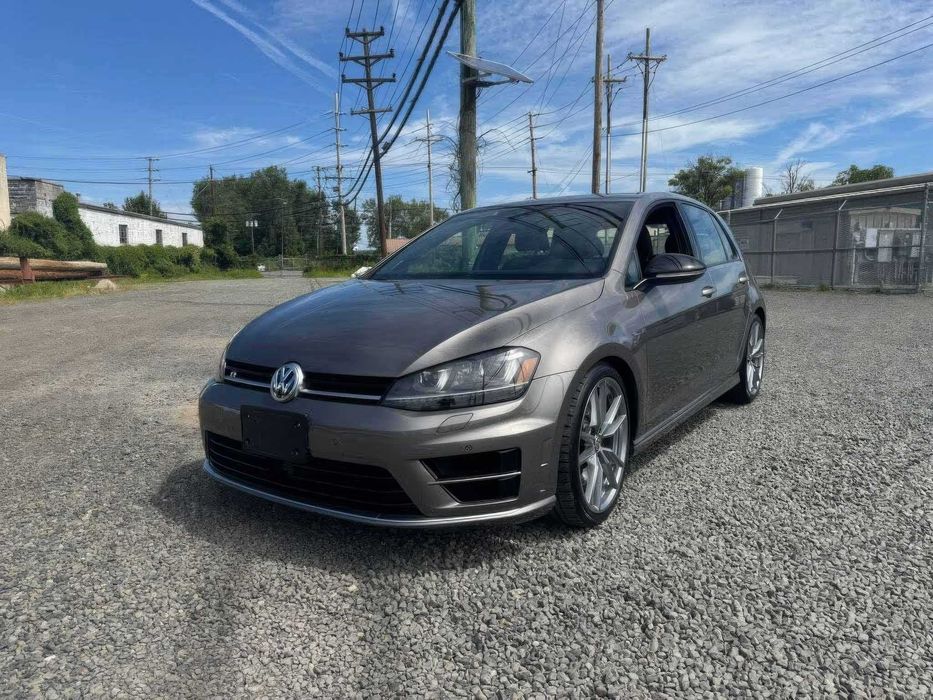 Volkswagen Golf R 4-Door AWD      2017