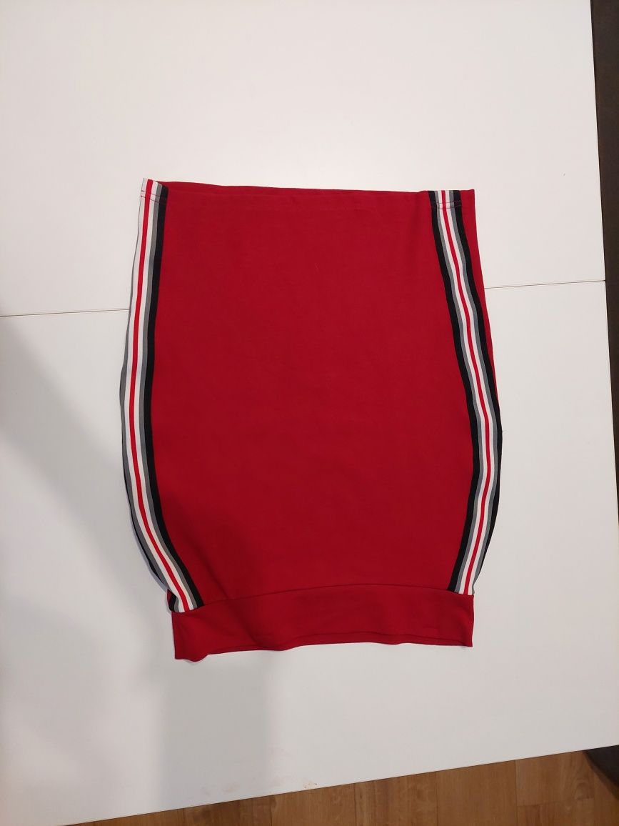 Czerwona sportowa spódnica z lampadami Reserved r.38