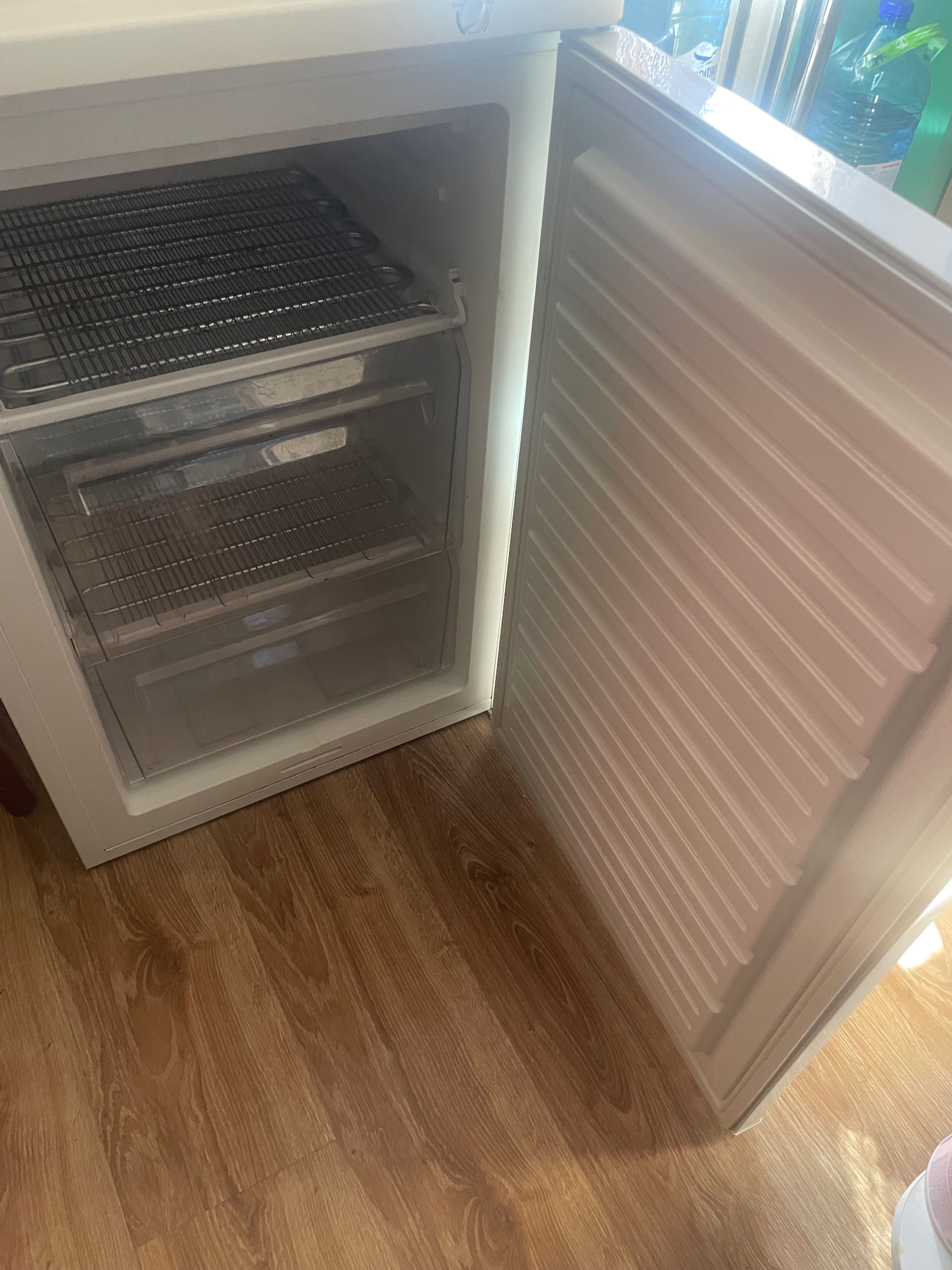 Морозильна камера ZANUSSI ZFT 111104 WA