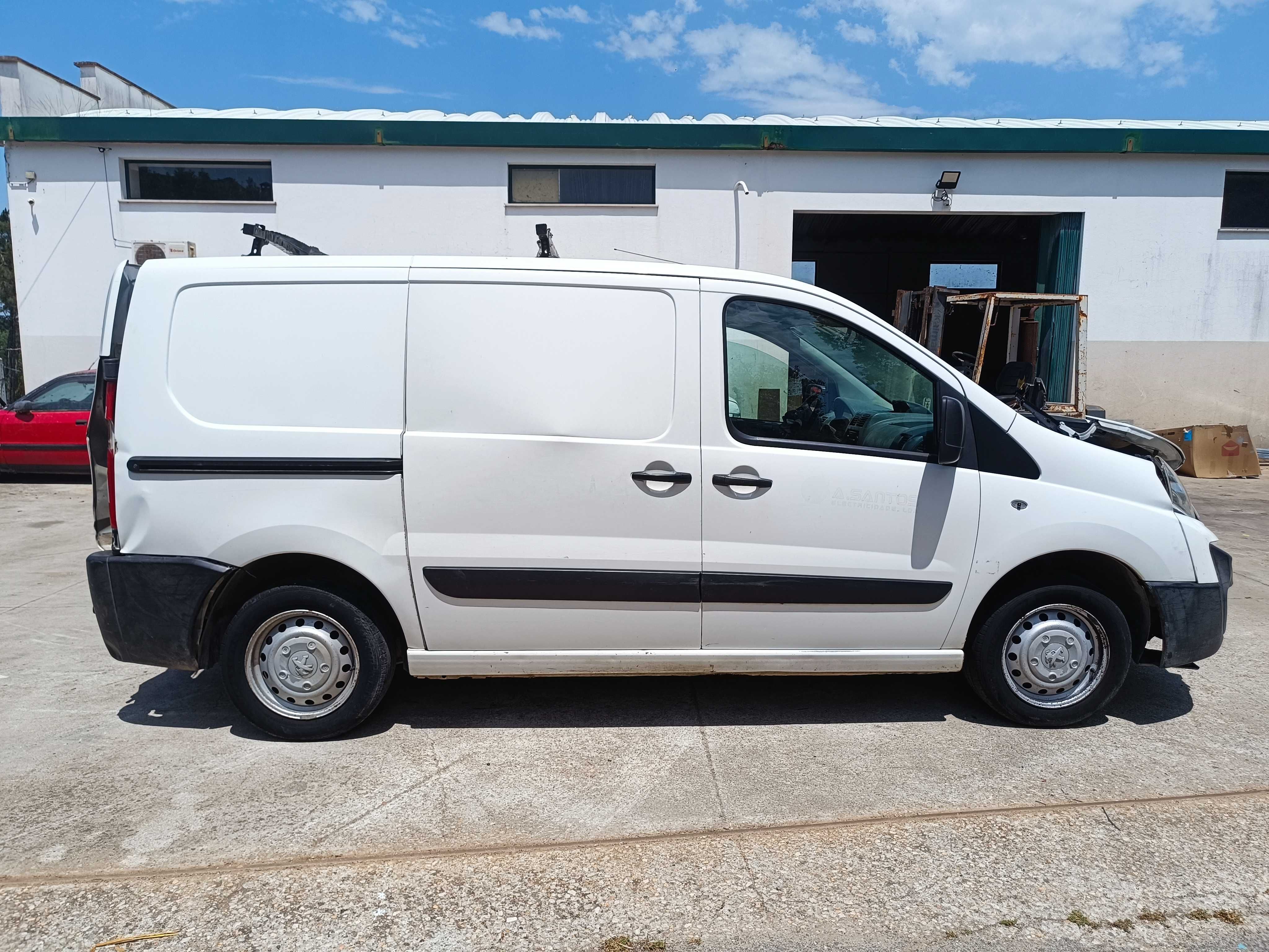 Peugeot Expert 2.0hdi de 2013 sinistrada