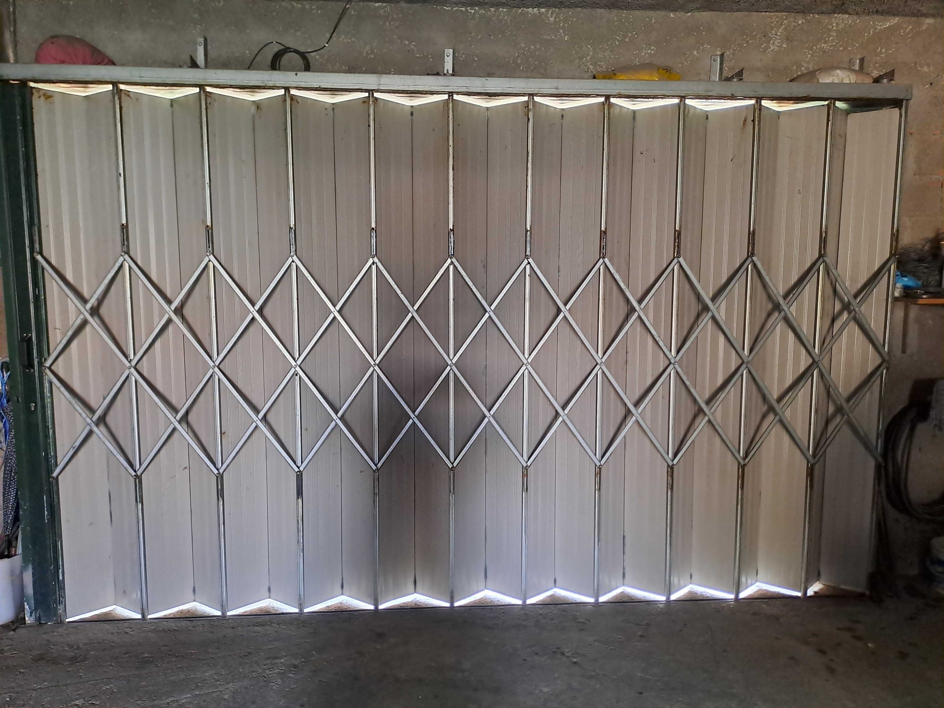 Portão de garagem em fole