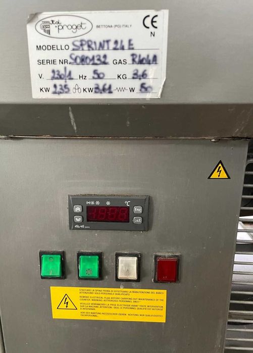 częściowe wyposażenie lodziarni/ kawiarni