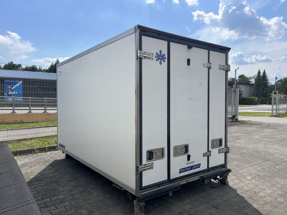 Chłodnia Carrier Xarios 350 Wpięcie Magazyn