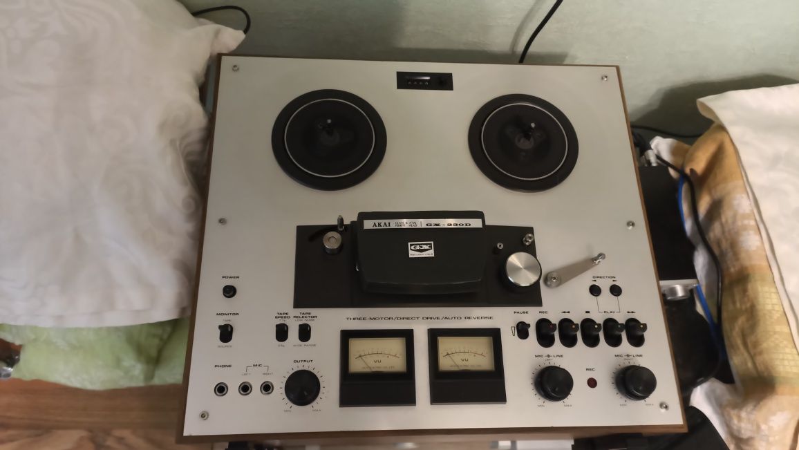 Продам катушечный магнитофон AKAI 230D в идеальном состоянии