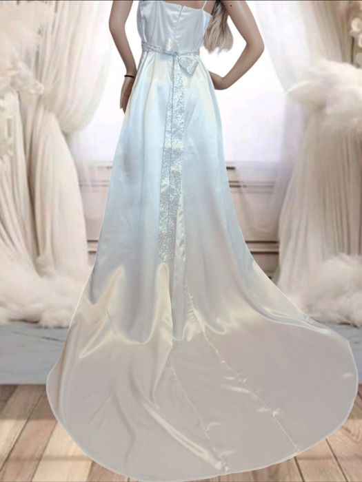 Suknia ślubna z trenem nowa