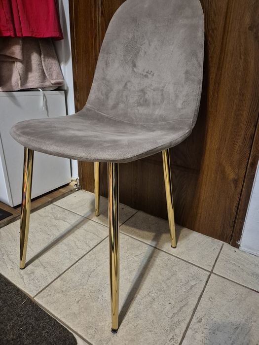 Witam sprzedam 2 krzesełka Walensija w idealnym stanie wprawie nowe