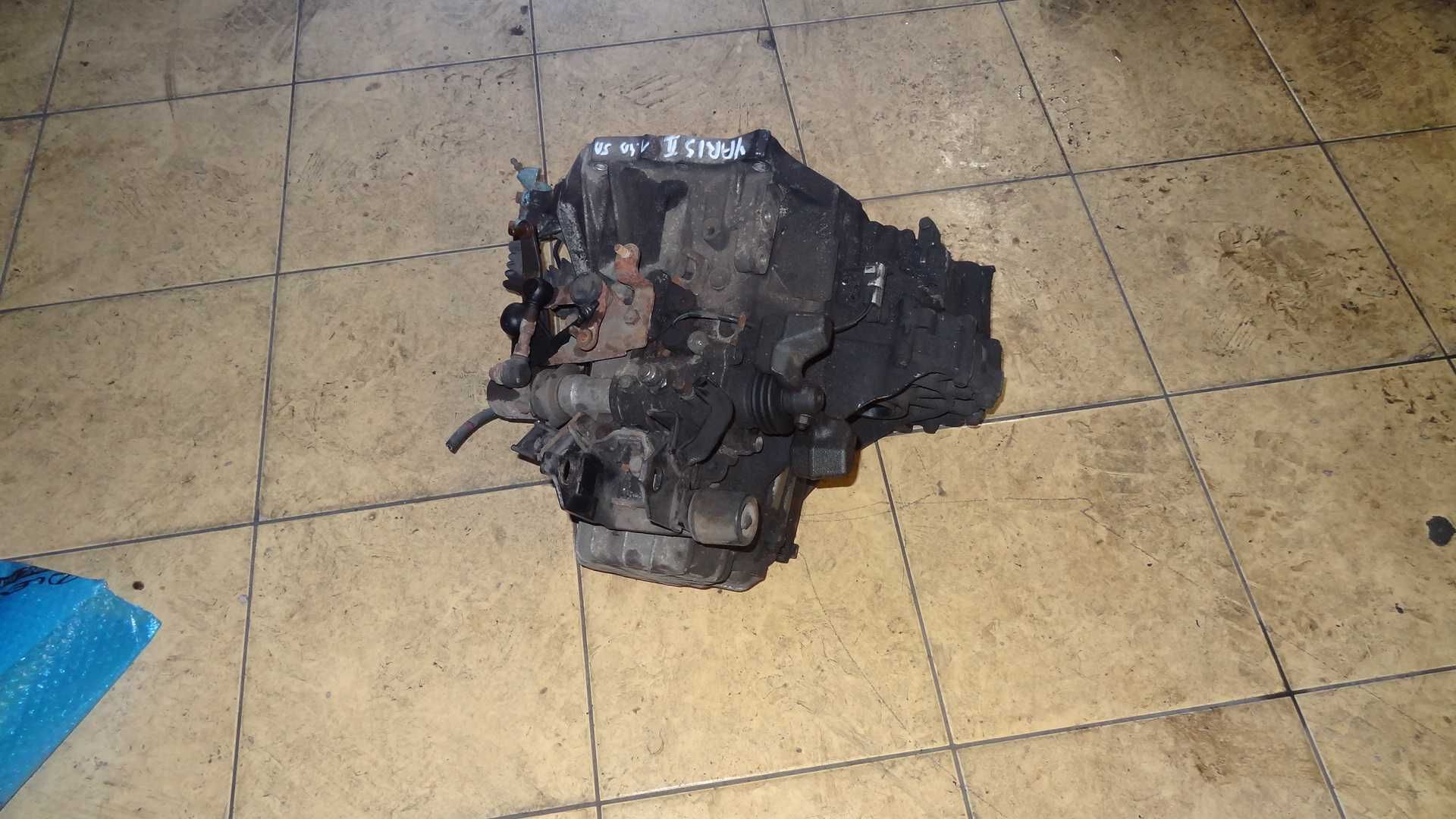 Toyota yaris II  1.4 D4D 06- skrzynia biegów 5b
