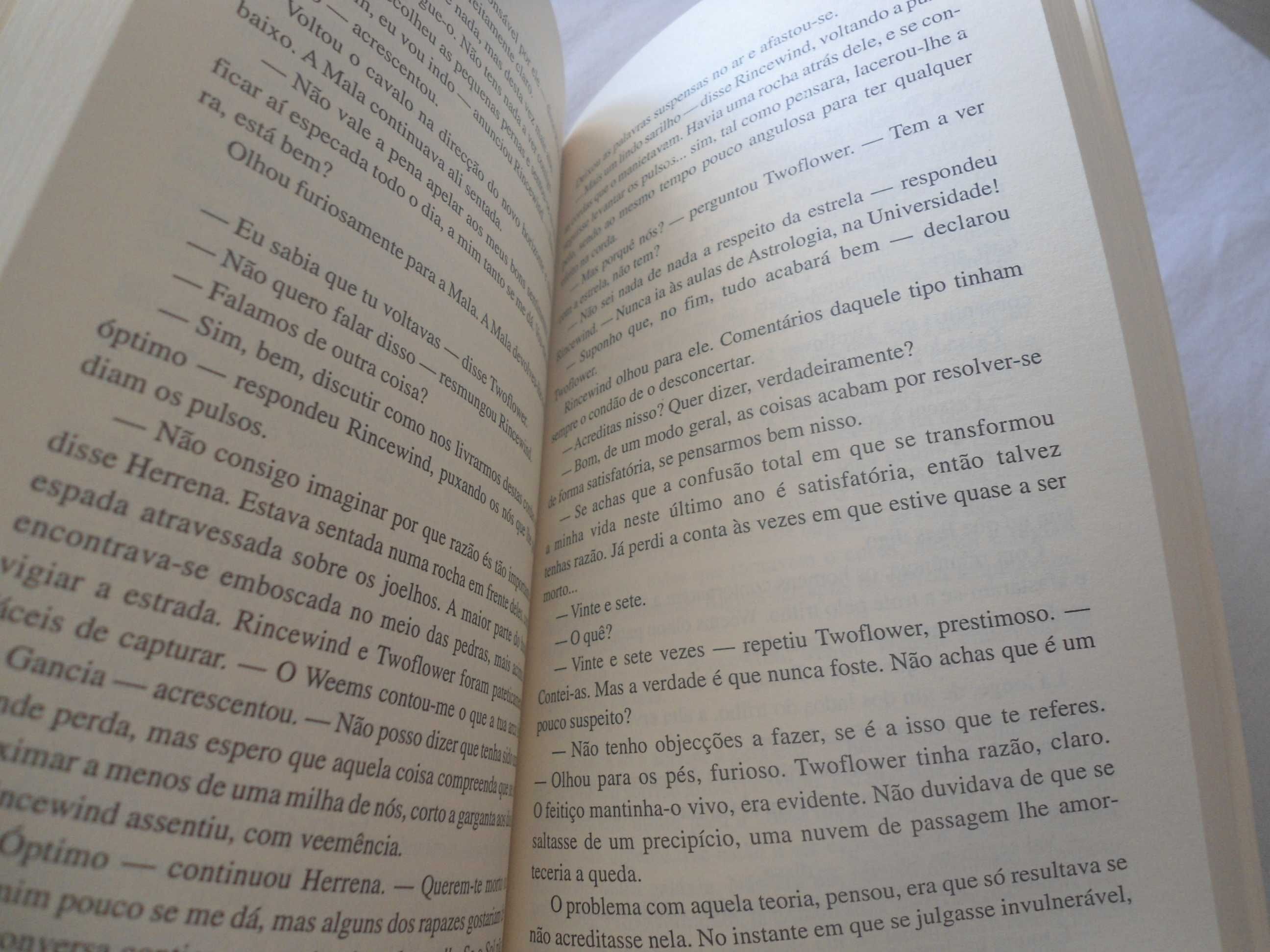 A Luz Fantástica por Terry Pratchett