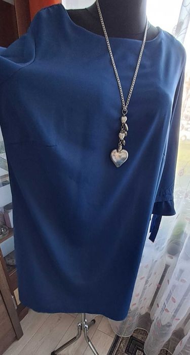Świetna granatowa sukienka, prosta i elegancka