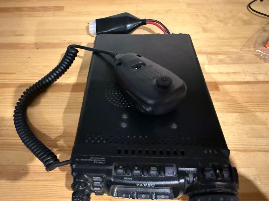 Yaesu ft 857 radio