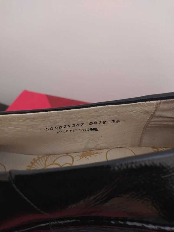 Sapatos Fly by London como novos