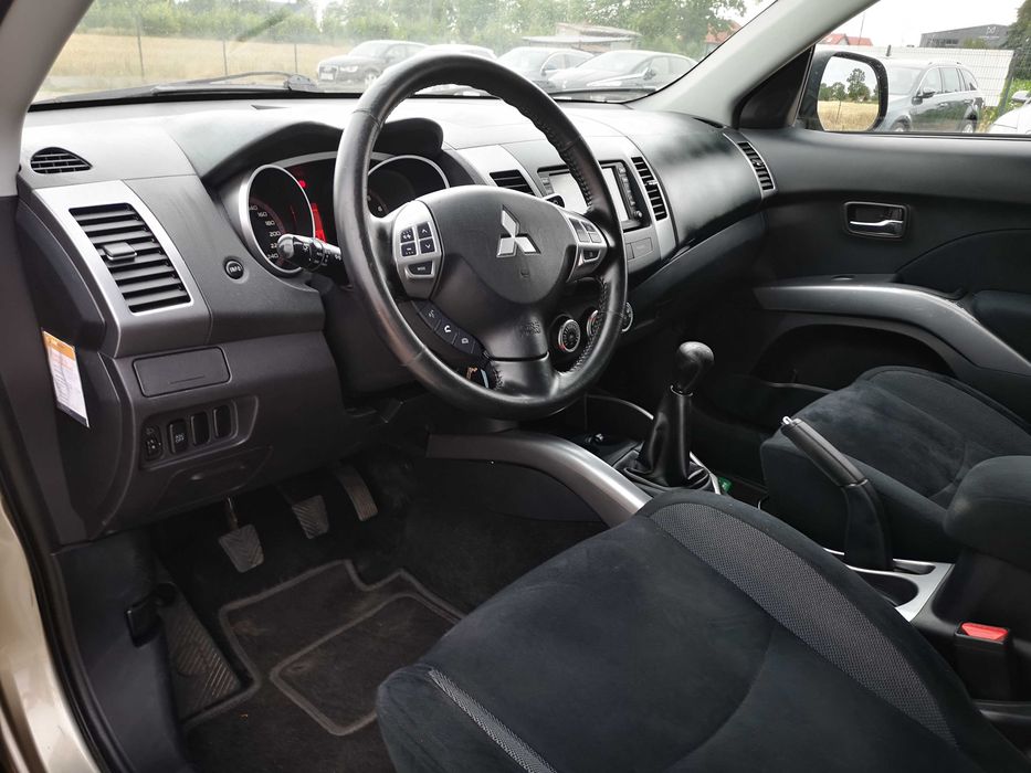 Mitsubishi Outlander 2.4 Benzyna 170KM Klimatronik Nawigacja