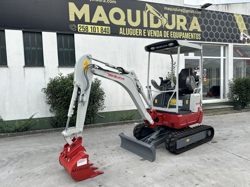 Mini-giratória TAKEUCHI TB217