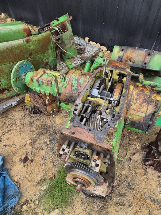 Tylni most ze skrzynią John Deere 3130,3030