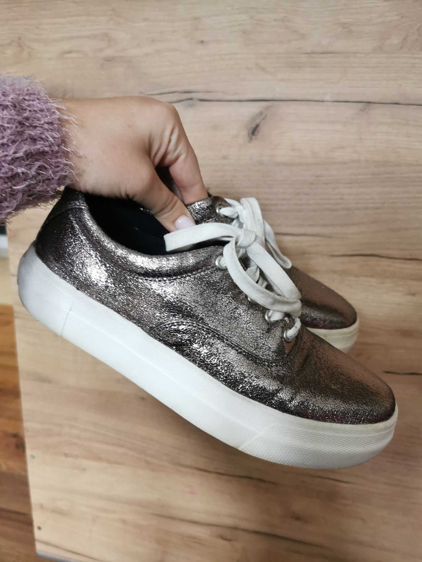 Sneakersy połyskujące Pull&Bear damskie buty na jesień 37 r