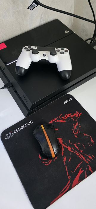 Ігрова приставка PS4