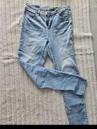 Bardzo wygodne spodnie jeansowe 40