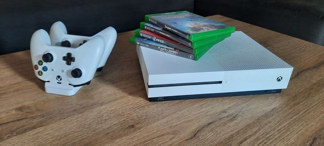 Xbox one z padami i grami