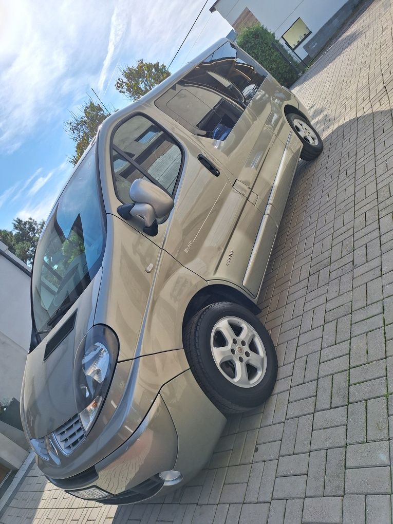 Renault trafic black edition long 9 osób