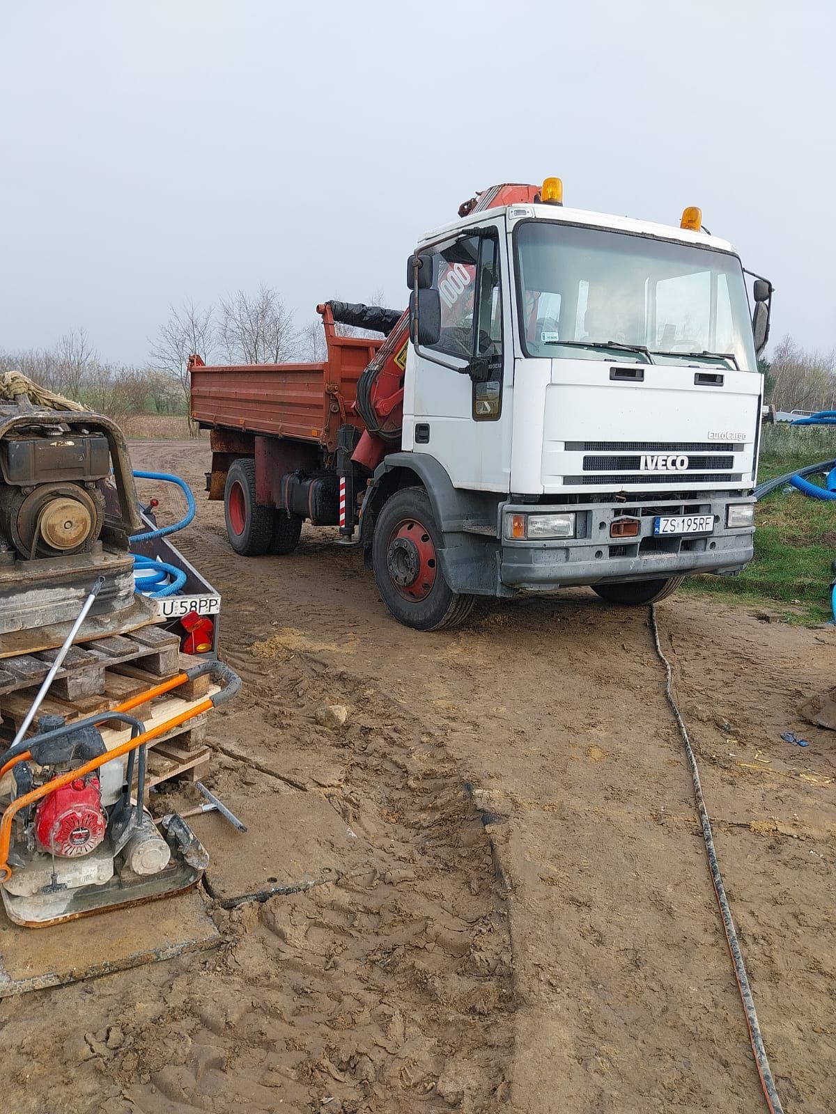 HDS + Wywrotka, wywrotka patelnia 26t transport kruszyw, autolaweta