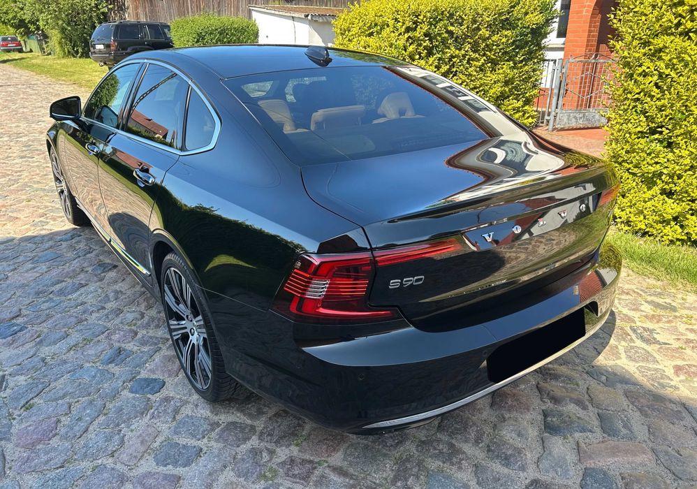 Volvo S90      2022