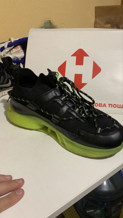 Sinsay кроссовки кросівки 44
