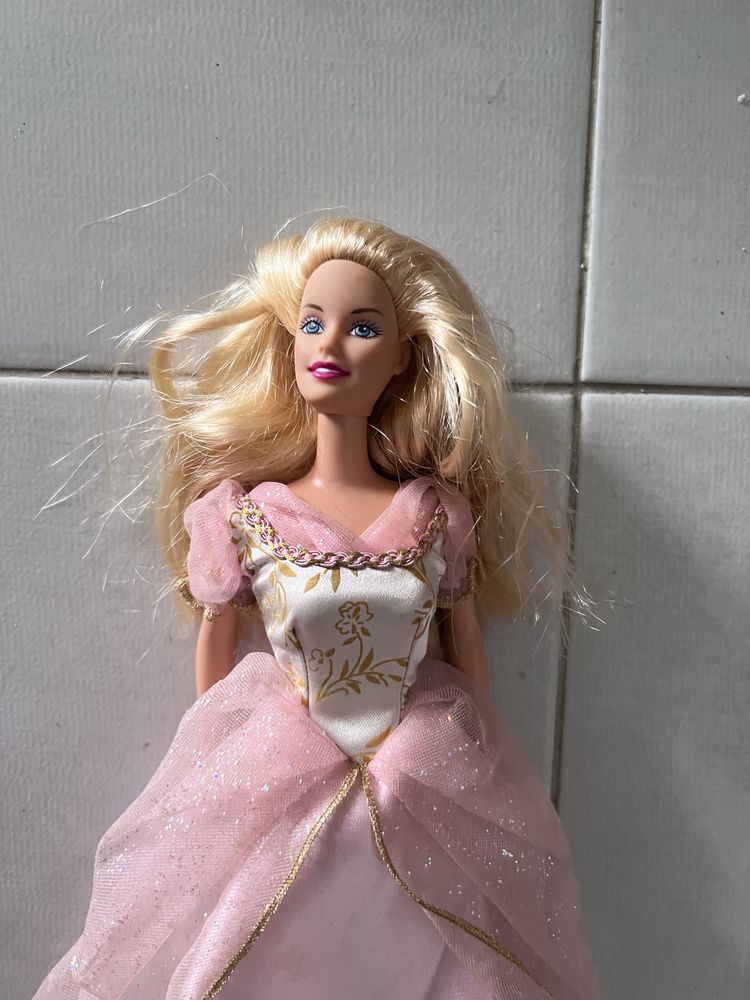 Barbies em bom estado