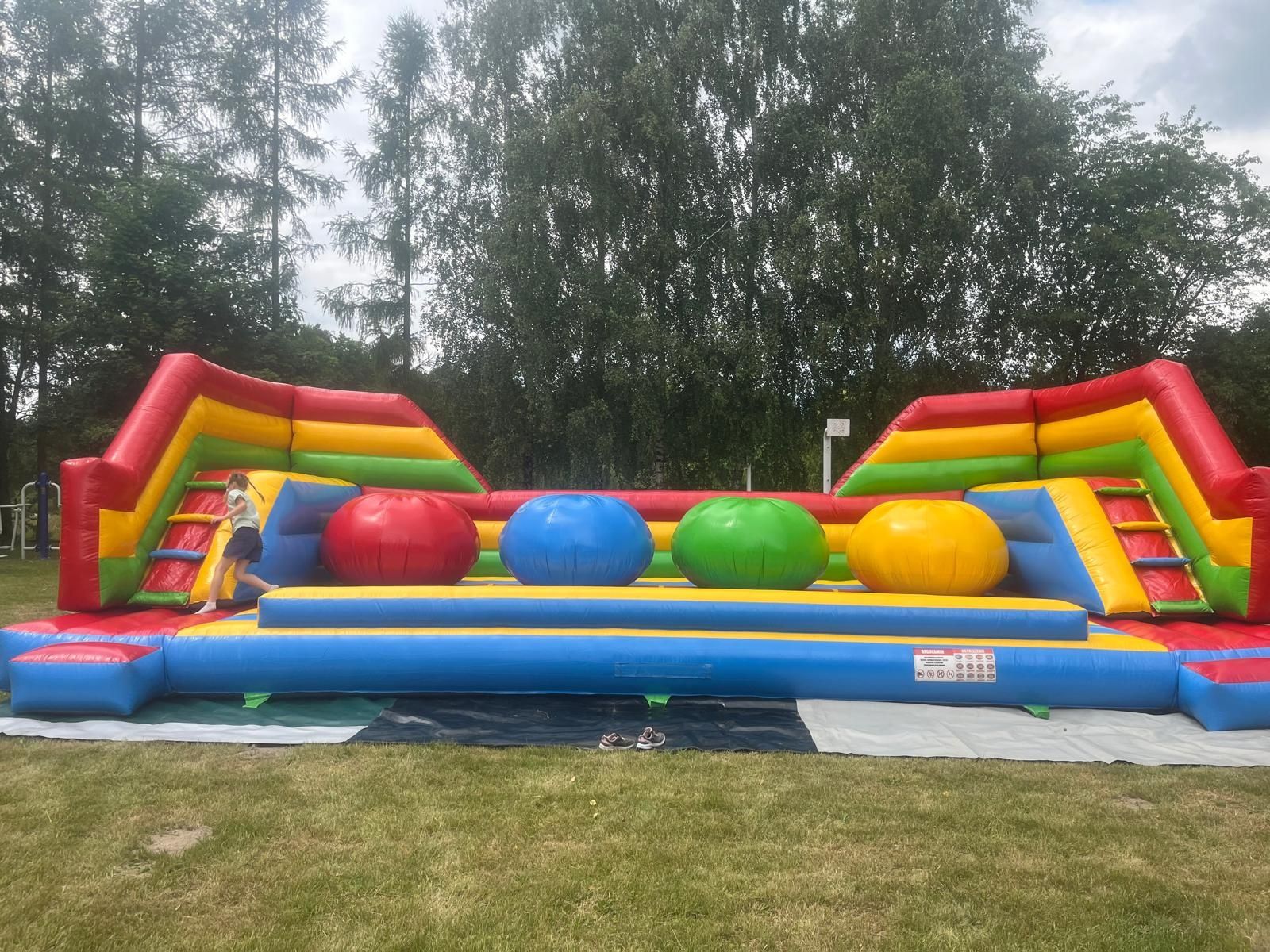 Zjeżdżalnie dmuchane dmuchańce skakance kule wipe out animacje wata