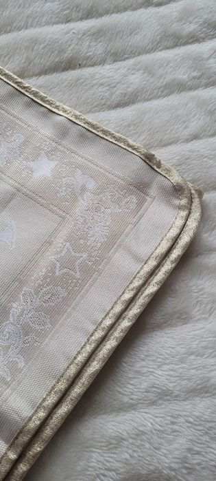 Zlota serweta bieżnik święta połysk złota nitka połysk aniołki