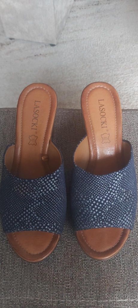 Klapki na platformie Lasocki r.37