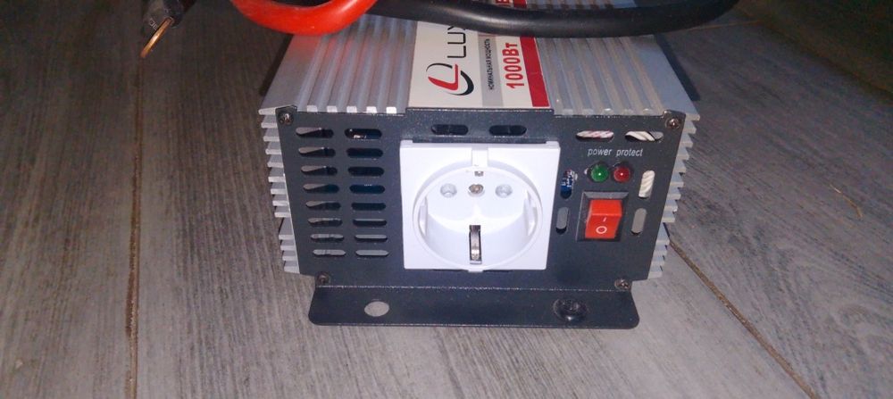 Luxeon IPS‑2000S — автомобільний інвертор 12в DC / 220 -230 в AC
Luxeo