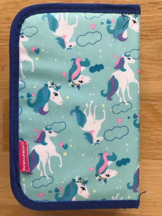 Piórnik DERFORM w jednorożce