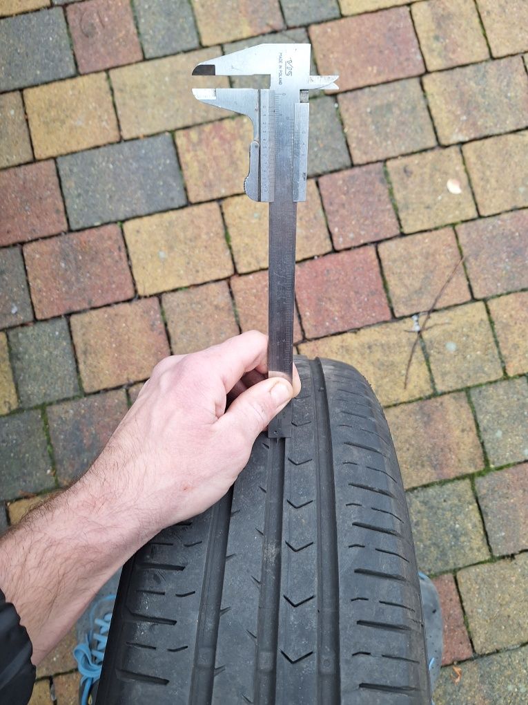 Dwie letnie opony marki Continental 185/65 R15