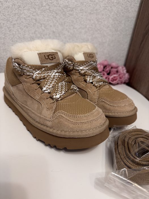 Замшеві кросівки UGG