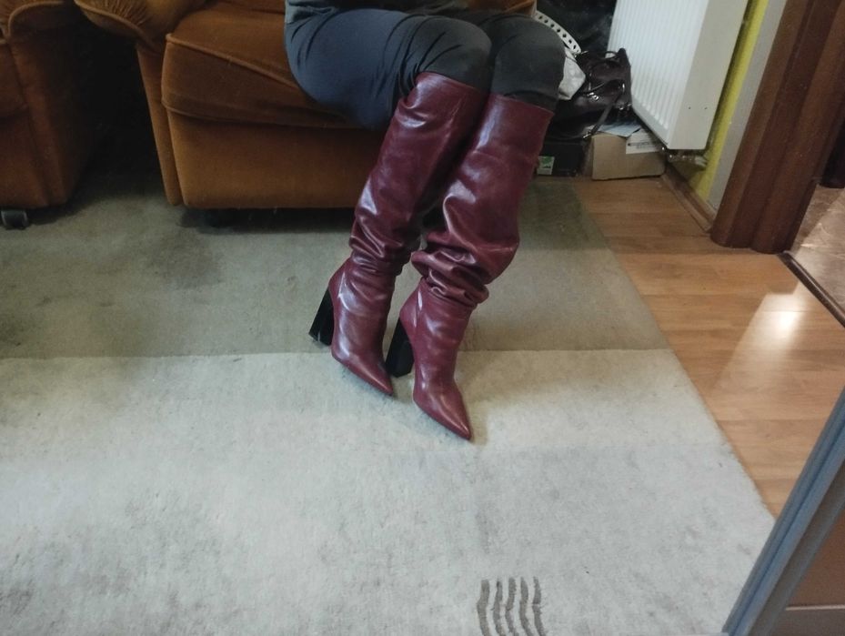 Bordowe skórzane kozaki