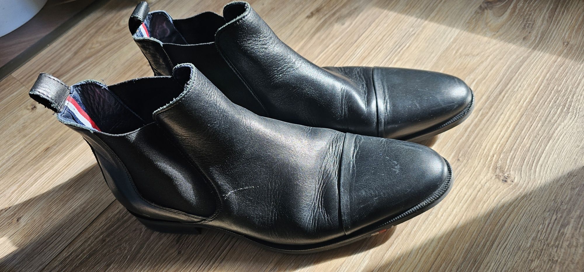 Sztylbety Tommy Hilfiger rozmiar 43 wkładka 27,6cm stan bardzo dobry